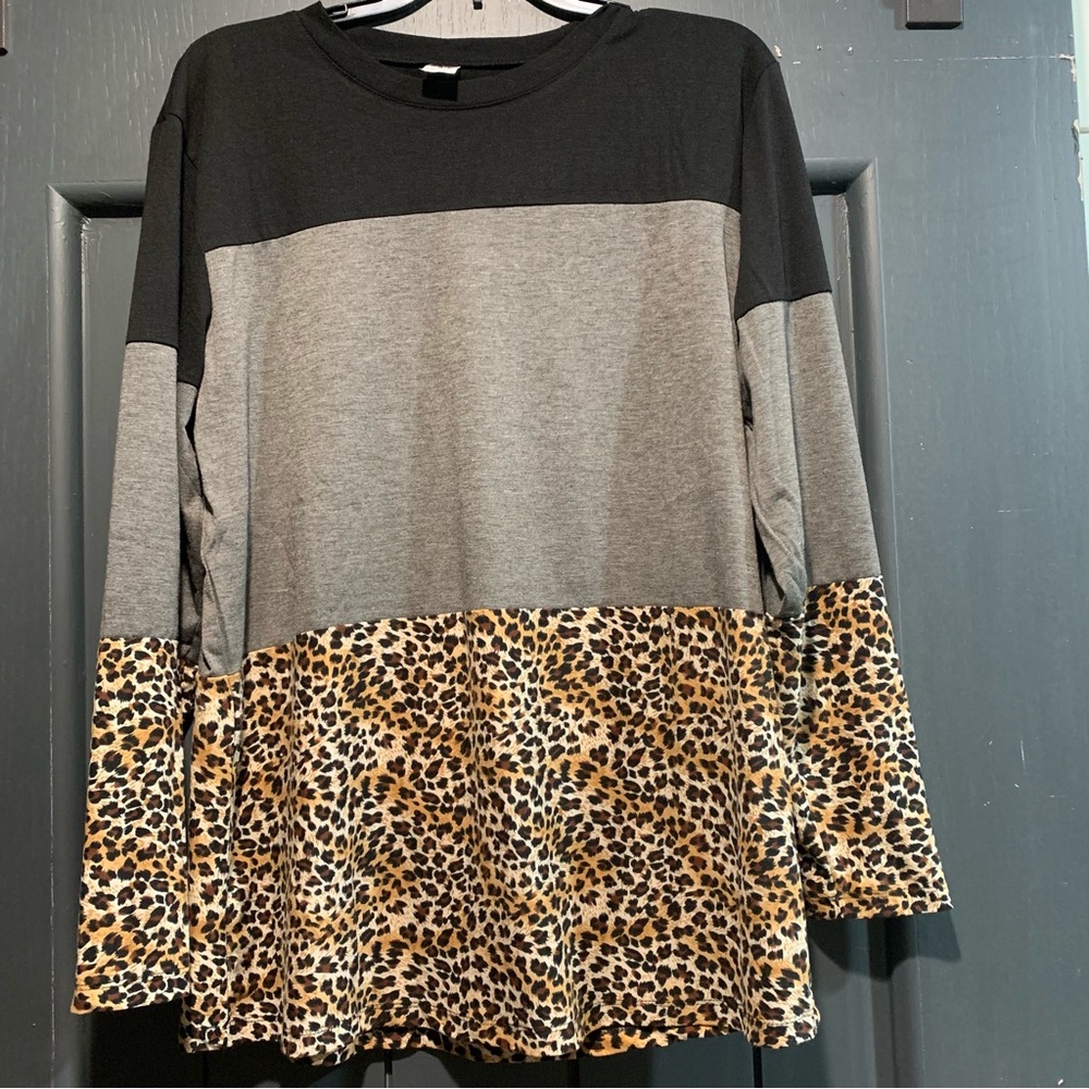 Sunshine and Rodeos Womens Long Sleeve Color block Leopard Print Top